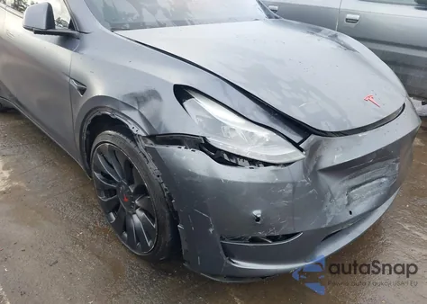 2022 Tesla Model Y Performance Dual Motor All-Wheel Drive z USA, uszkodzony, nr VIN 7SAYGDEF7NF535485